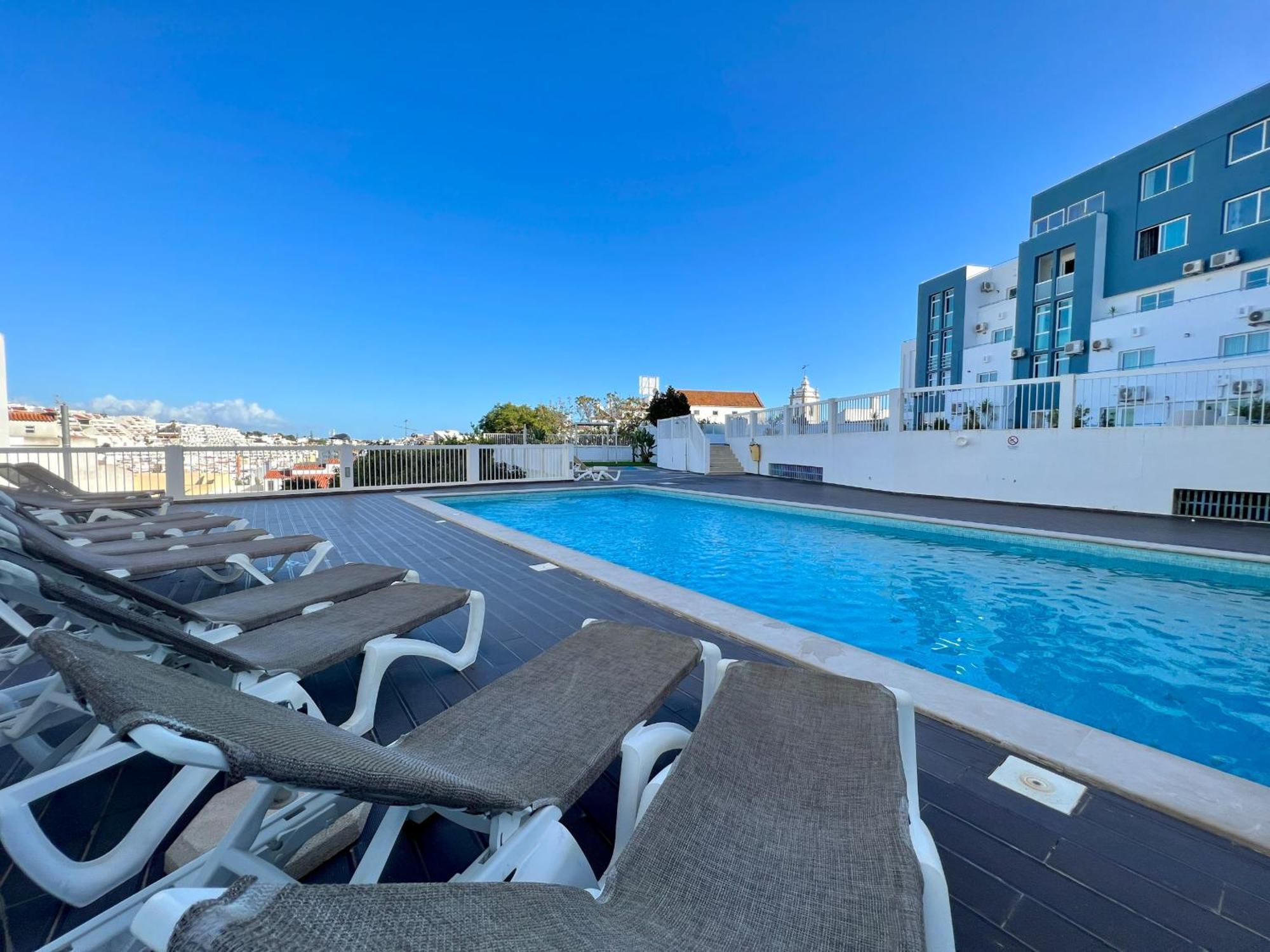 Cosy 1-br Central Apt In Old Town - Steps From The Sea & Amenities