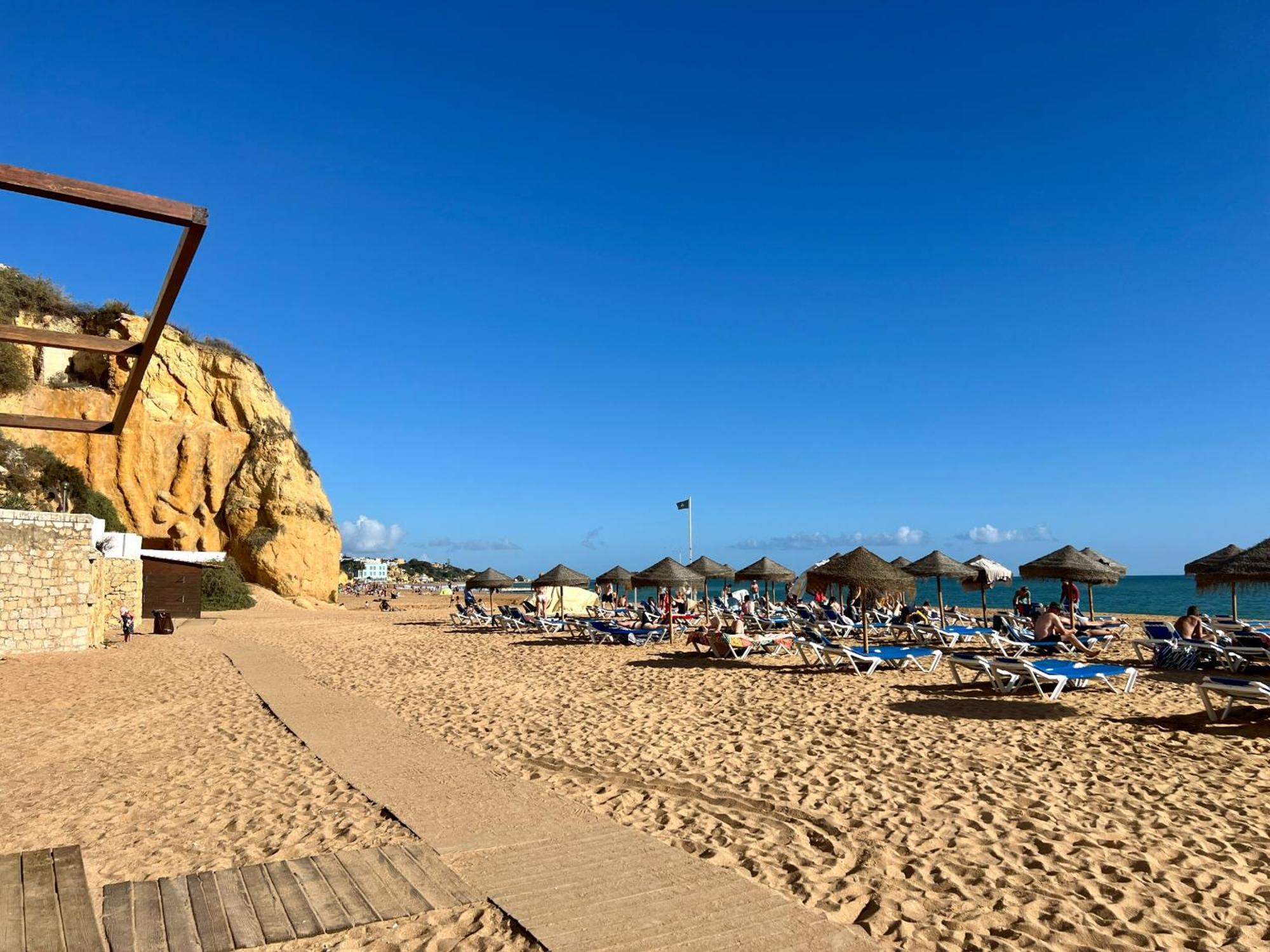 Cosy 1-br Central Apt In Old Town - Steps From The Sea & Amenities * Albufeira