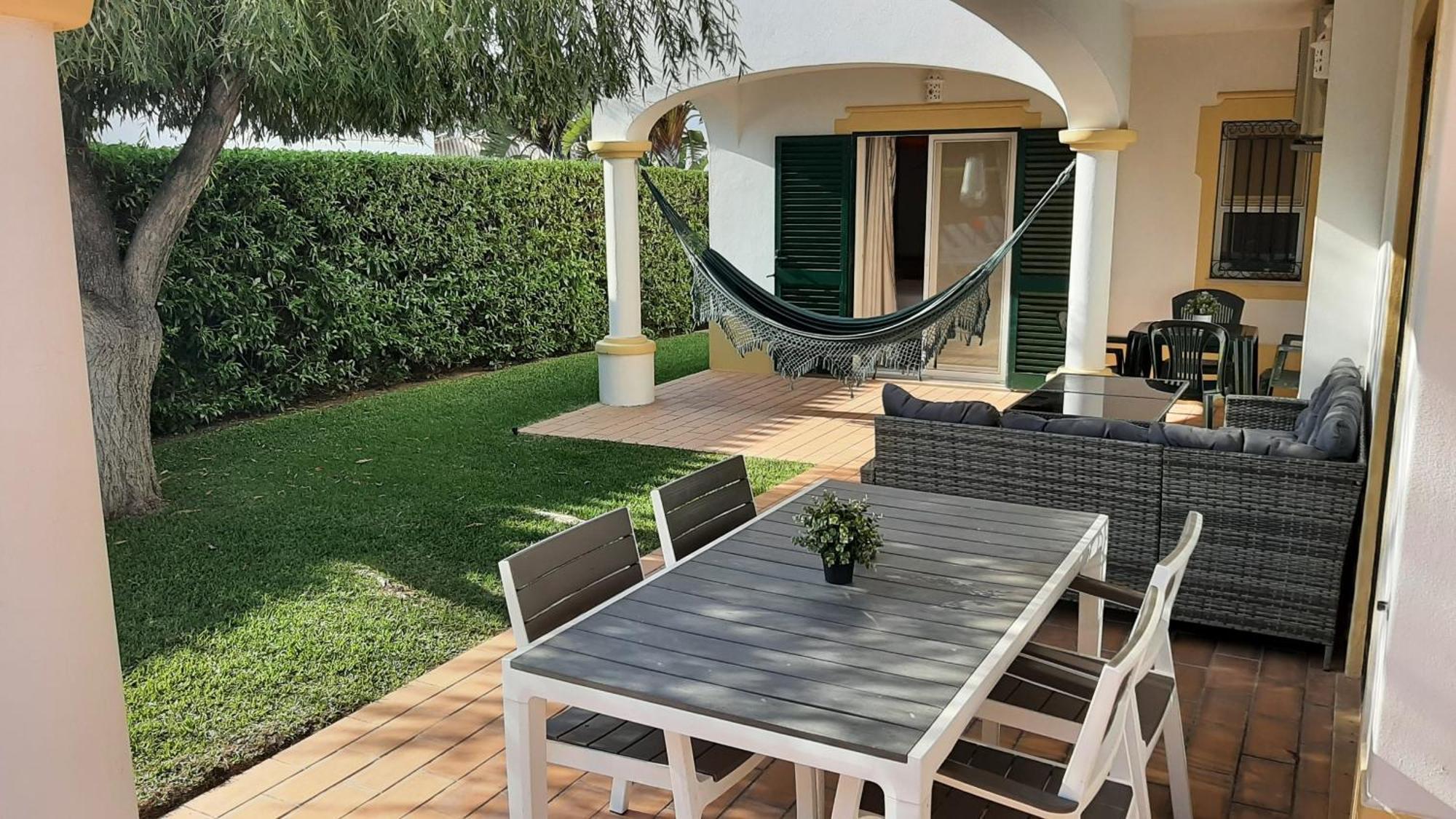 White Sands - Private Oasis, Heated Pool, Beaches & Strip Nearby *