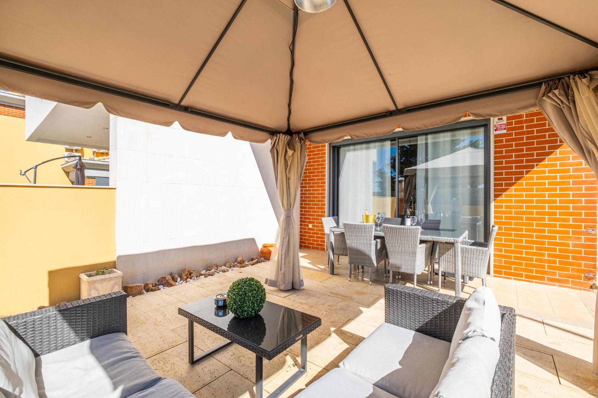 Cozy With Pool And Barbecue *