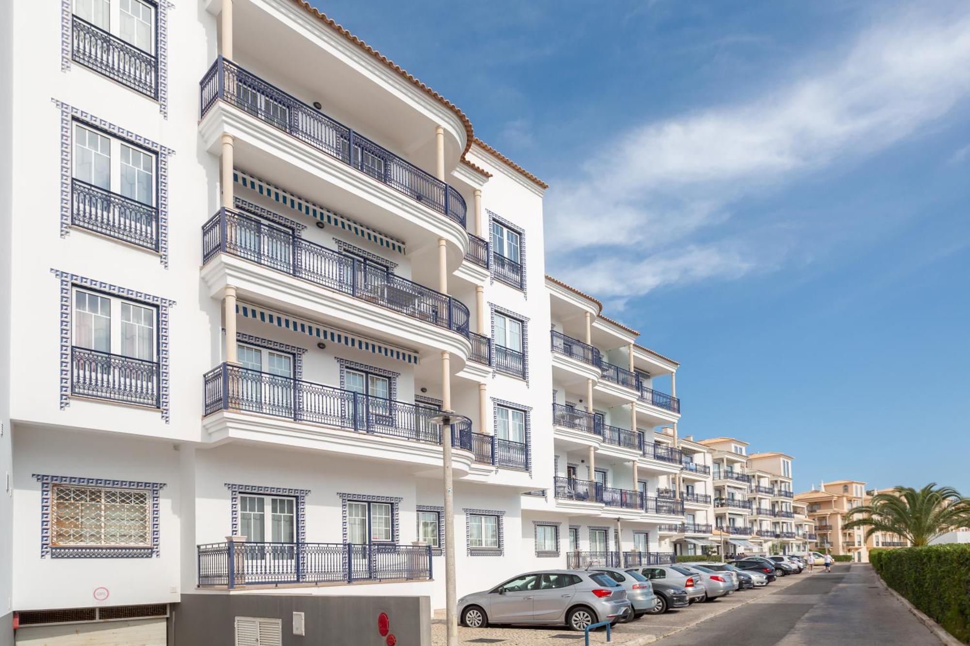 Bicos By Apartment *