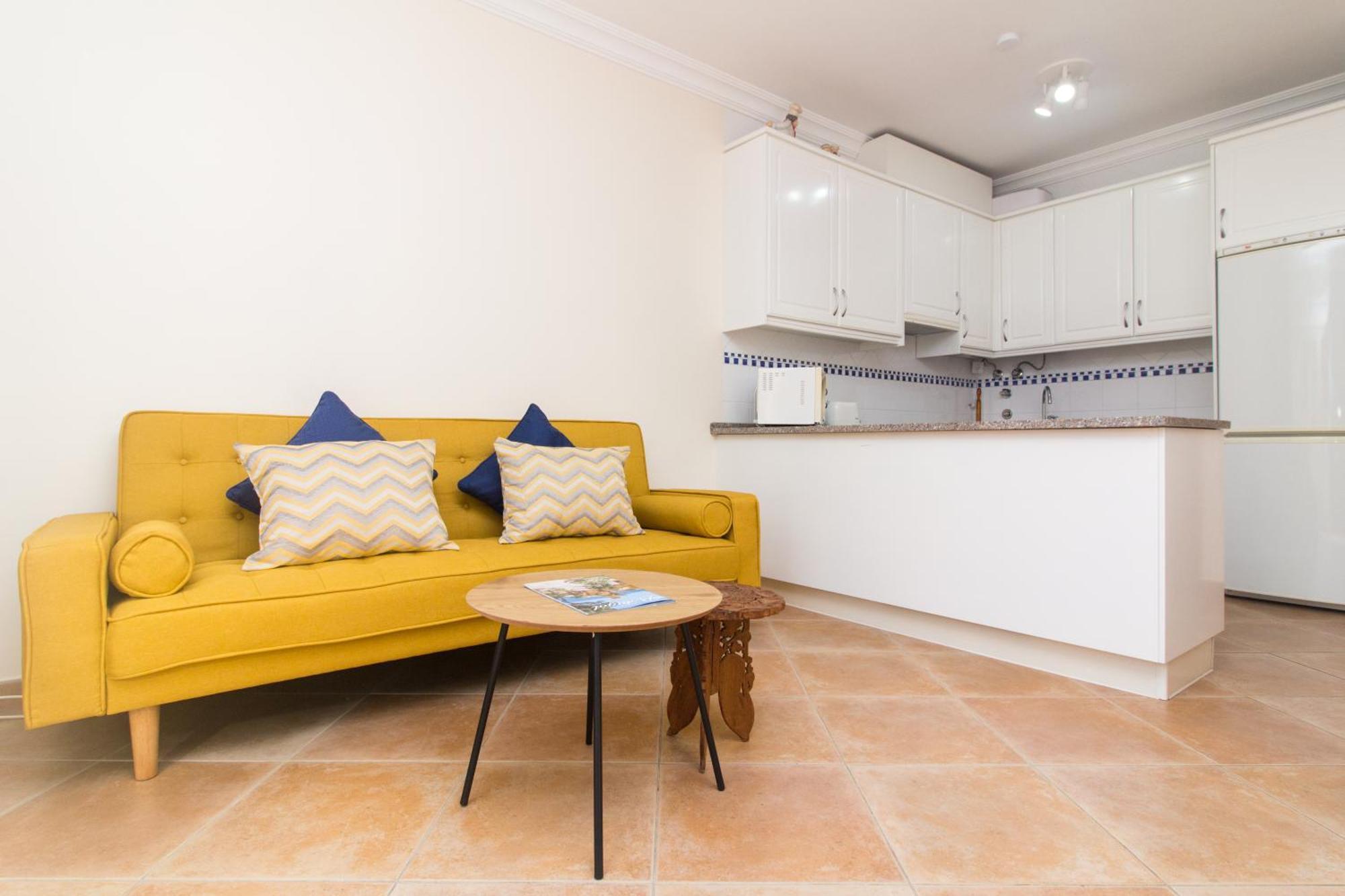 Oura Sunrise Iii - Sea View & Oura Beach & Top Location Apartamento