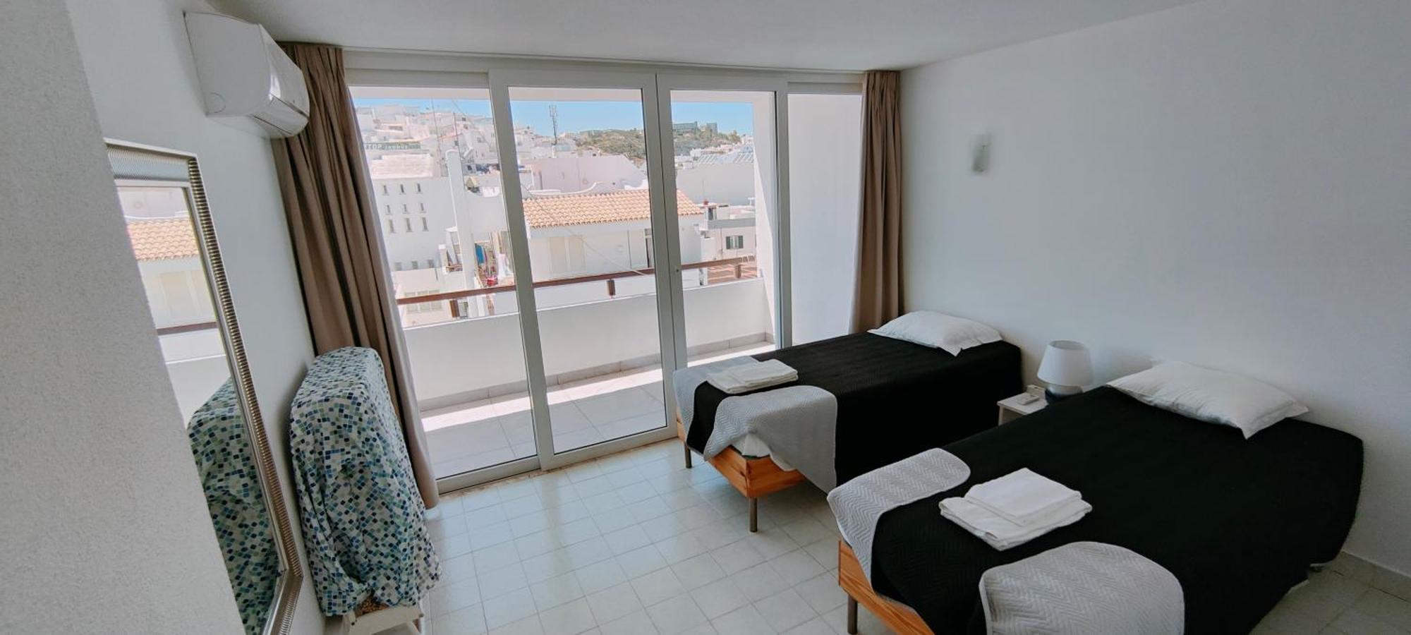 Penthouse Beachfront Apartment *