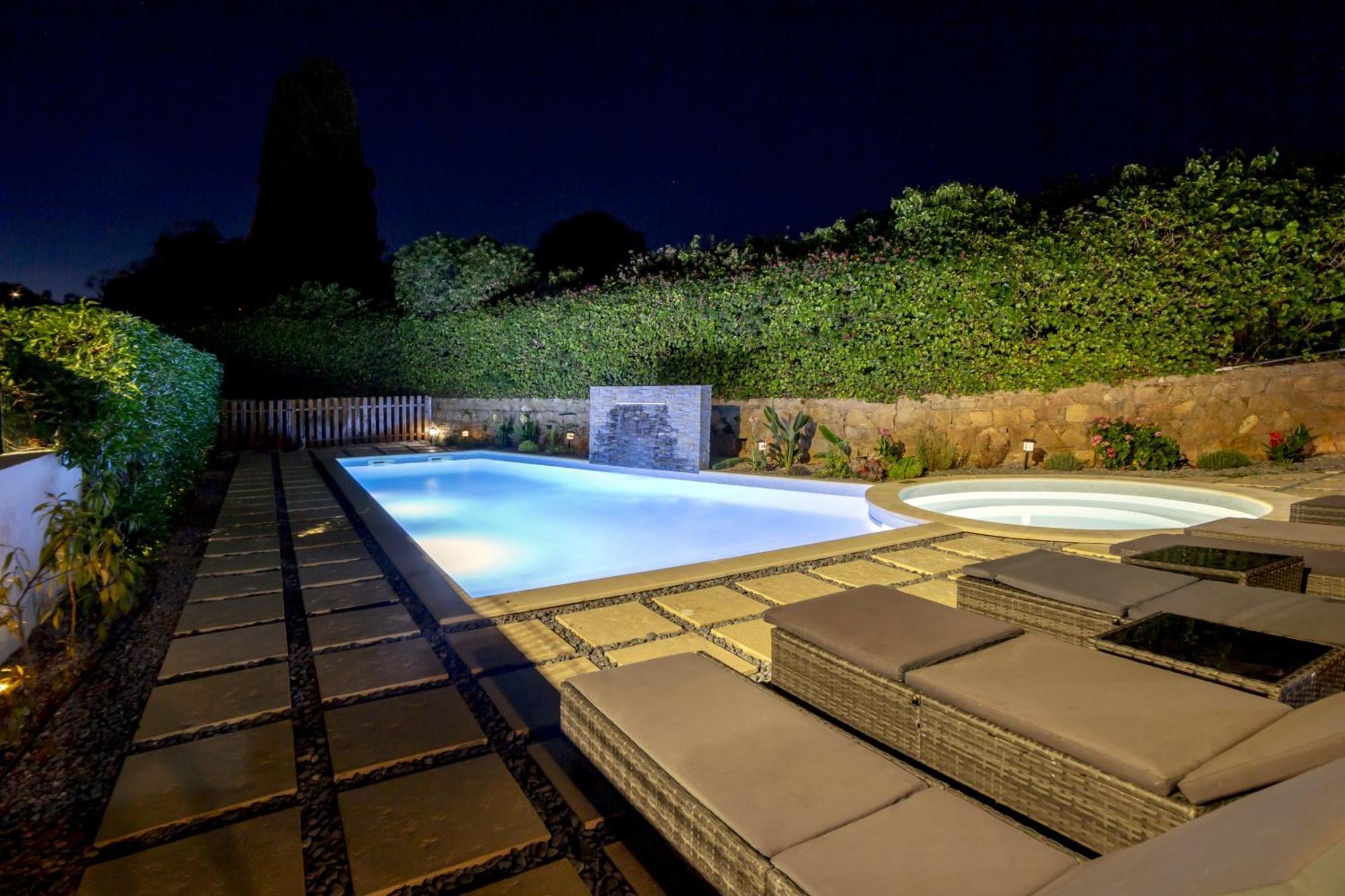 Villa Lotus 2, *