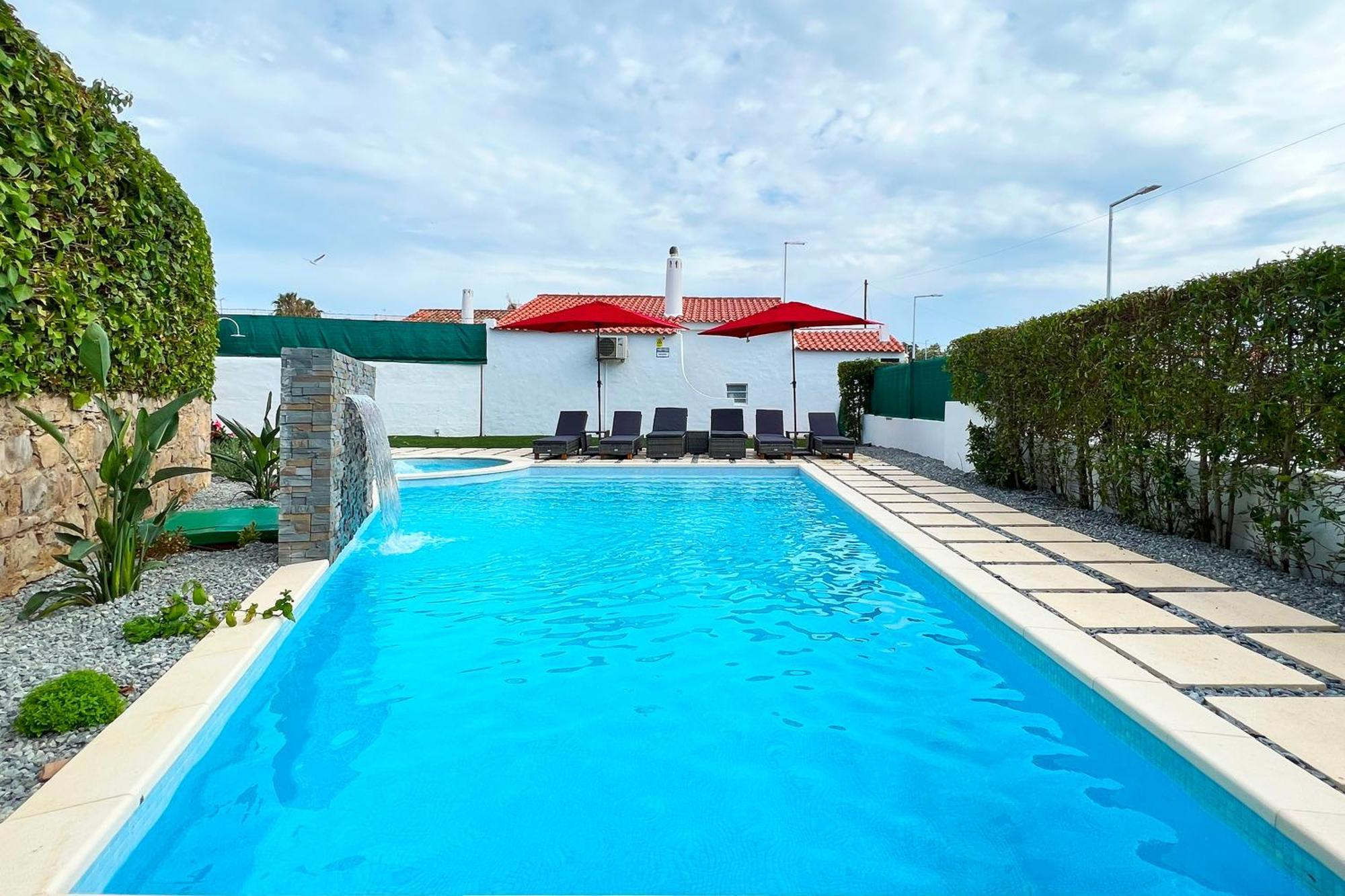 Villa Lotus 2, *