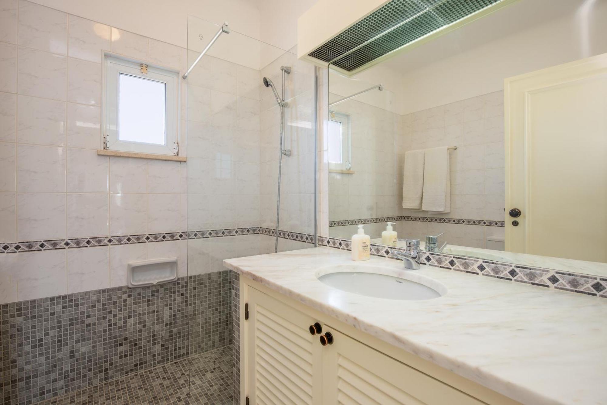 Amazing 2-bedroom With Big Terrace! *