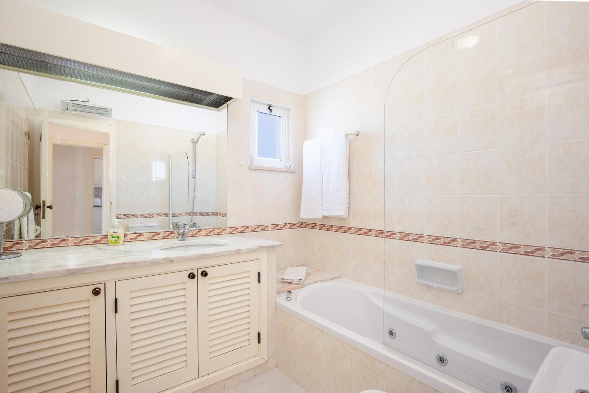 Amazing 2-bedroom With Big Terrace!