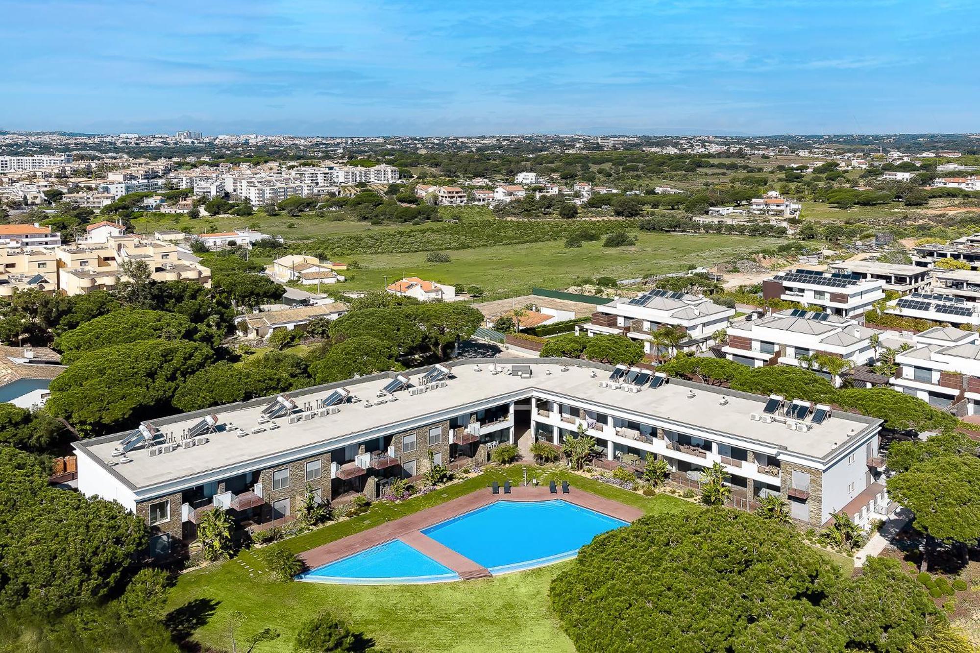 Belharucas, 400 Meters From