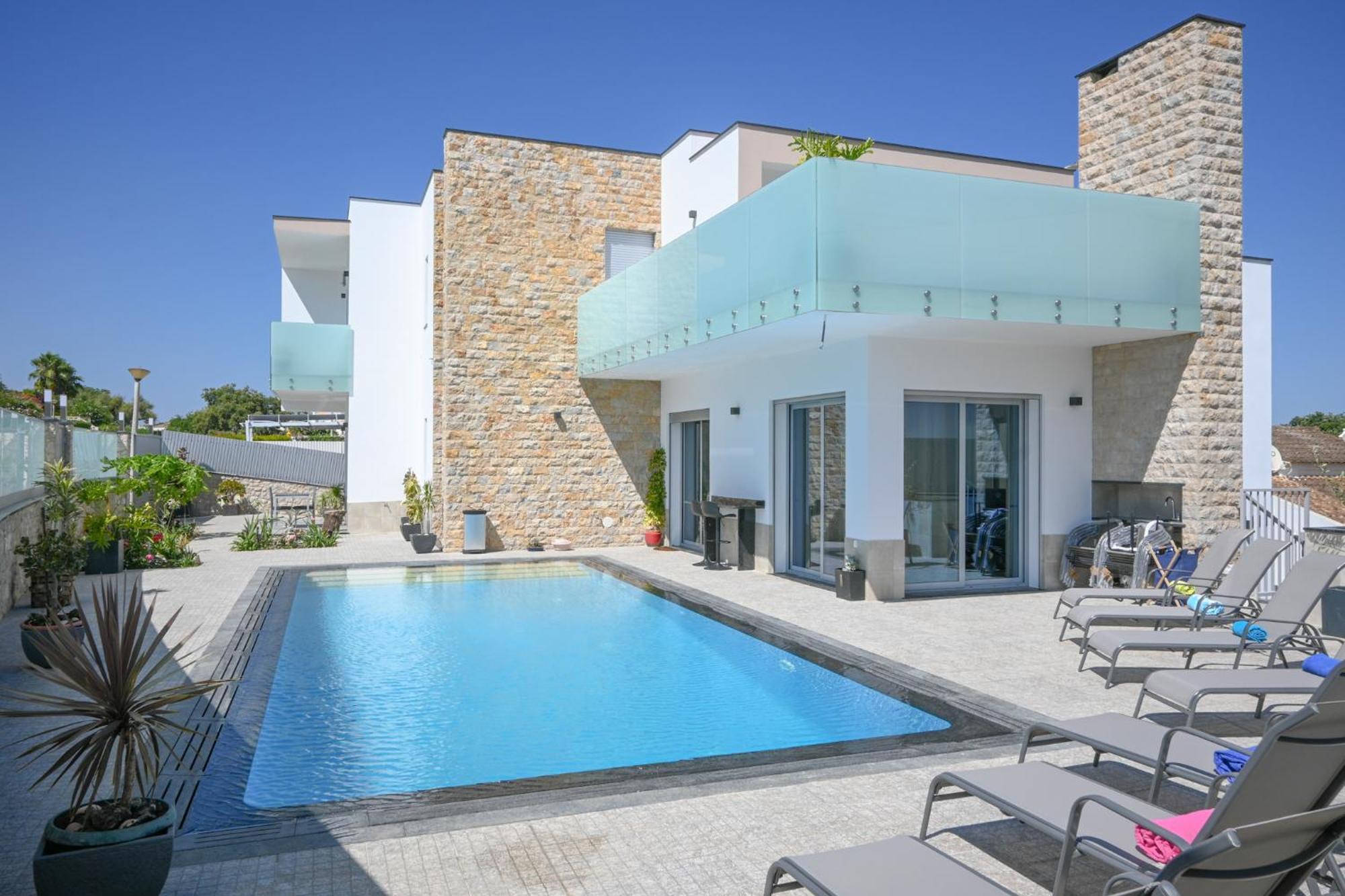 Luz 37 - Jacuzzi Terrace & Swimming Pool Villa *