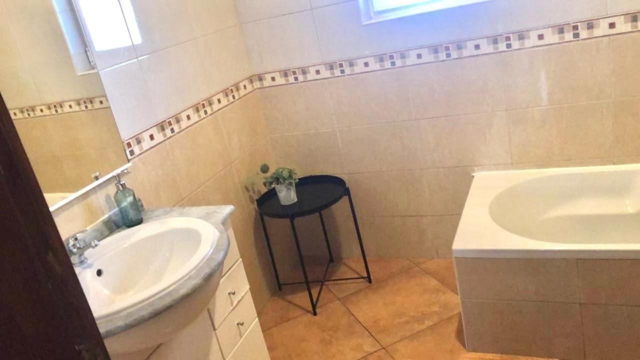 Beautiful Penthouse Two Bed Roof Apartment *