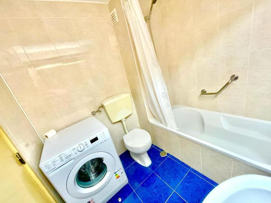 T1, Da Oura Apartment