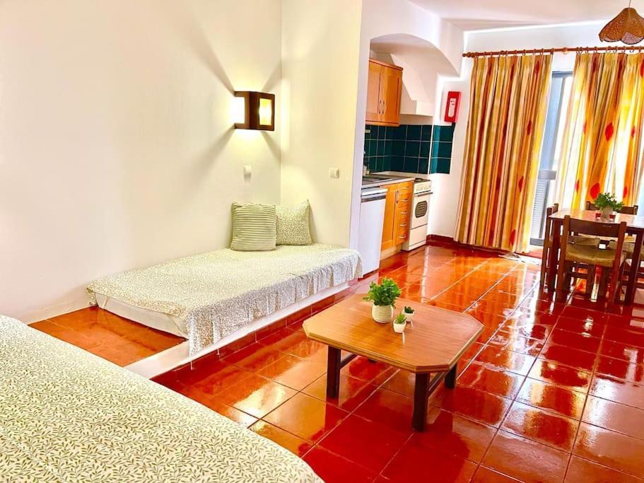 Apartment T1, Da Oura *