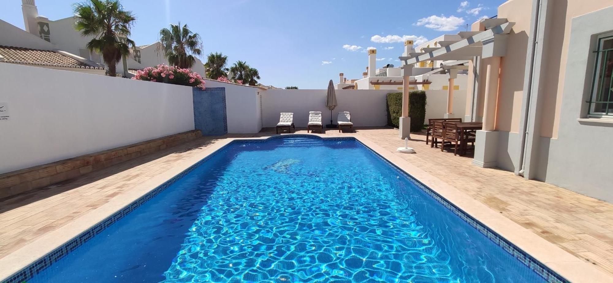 Casa Golfinho, *