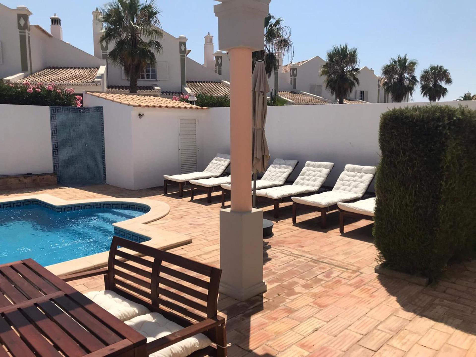 Casa Golfinho, Villa