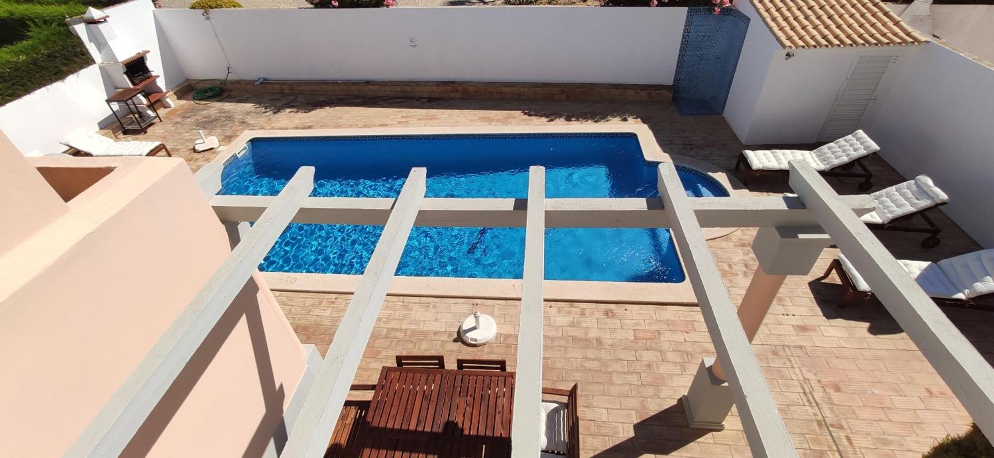 Casa Golfinho, Villa *
