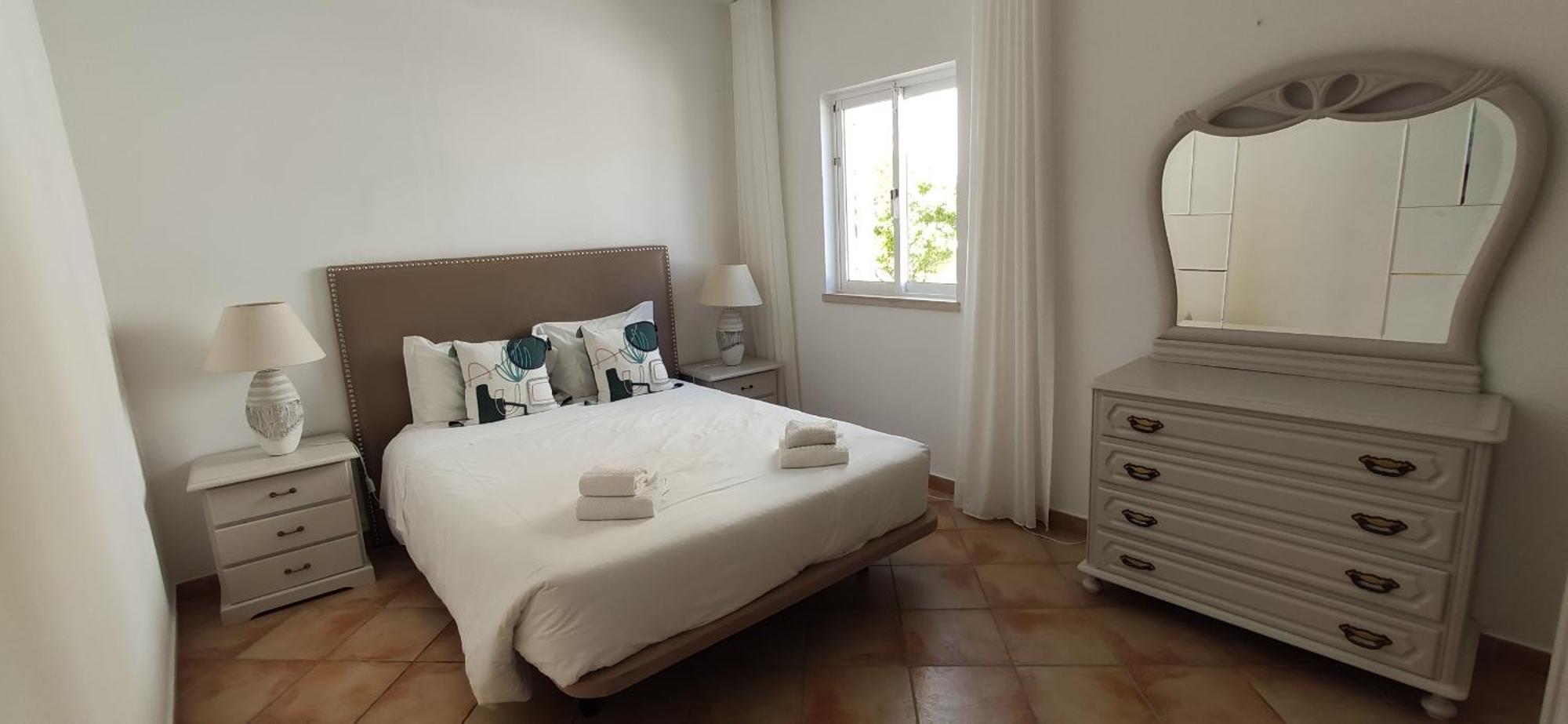 Casa Golfinho, Villa *