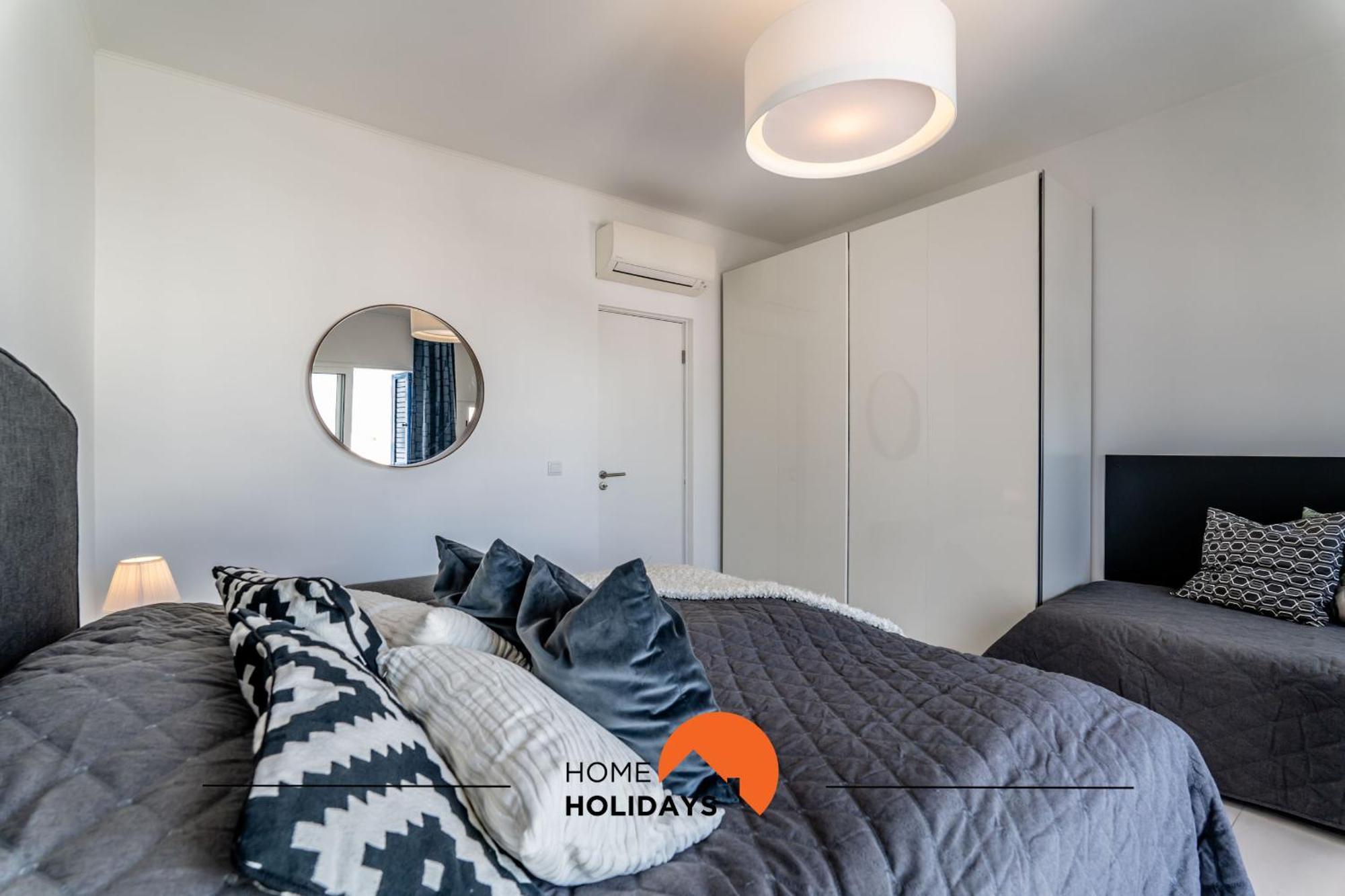 #220 Windmill Hill By Holidays Holiday home *