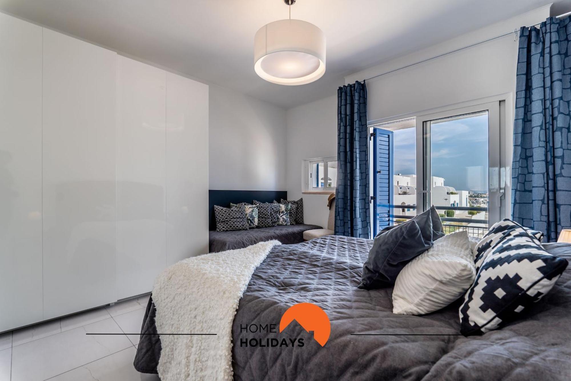 #220 Windmill Hill By Holidays Holiday home