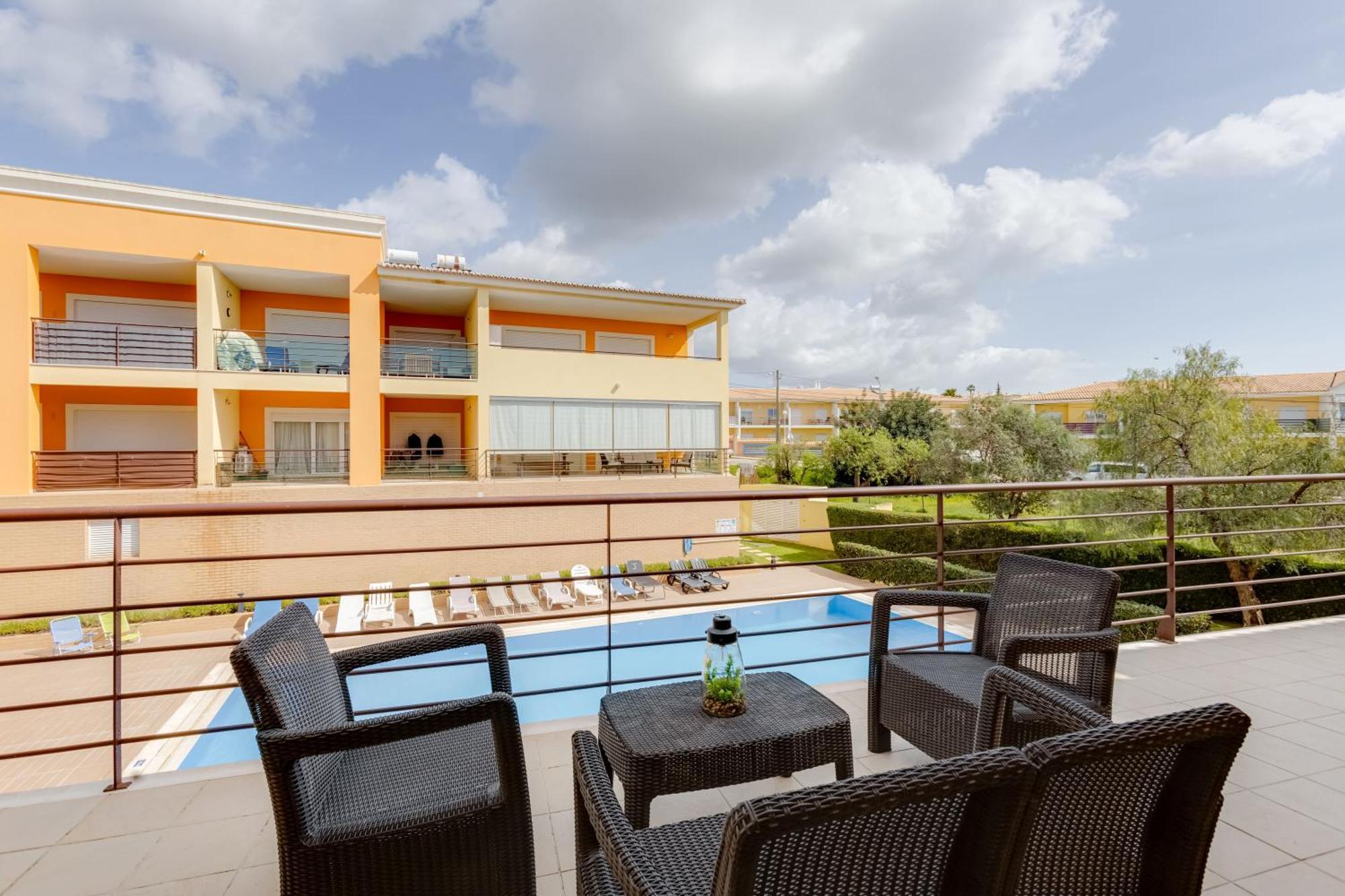 The Village - 6 Com Ac, Garagem E Piscina, A Poucos Min Da Gale
