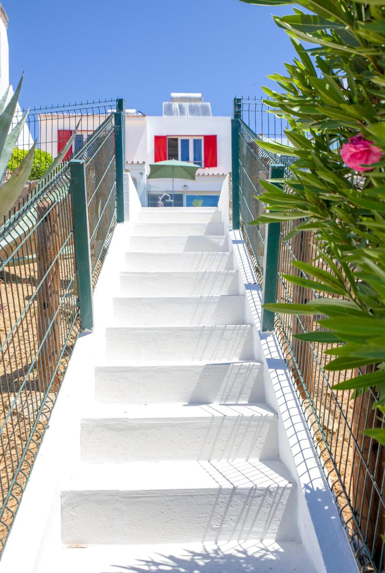 Luxurious Beachfront De La With Private Acces Villa