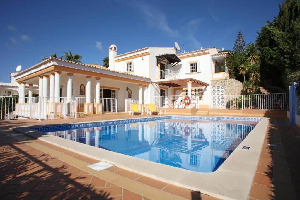 Holiday home Juniper Fenced Pool Spacious House