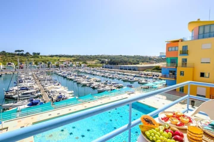 Sky Vista - Beautiful Marina Views Holiday home