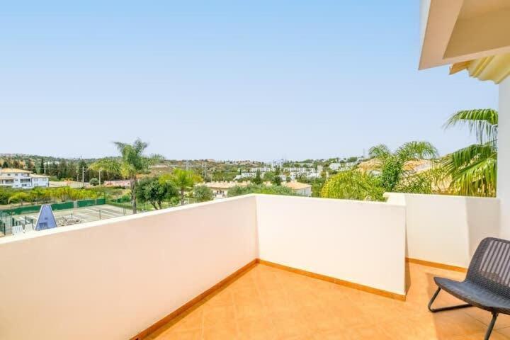 Esta - Tennis Court And Pool Holiday home *