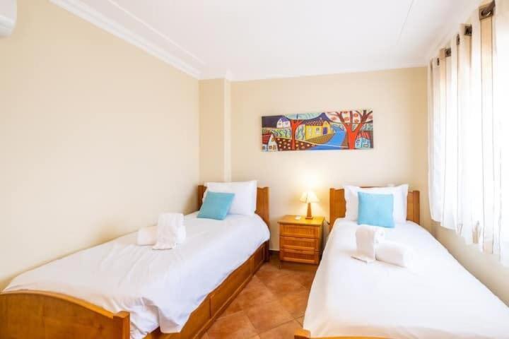 Esta - Tennis Court And Pool Holiday home