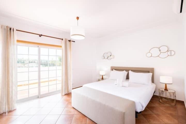 Esta - Tennis Court And Pool Holiday home Albufeira