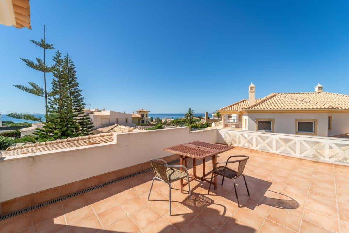 Gale Grande - Bright Airy With A Private Pool Holiday home *