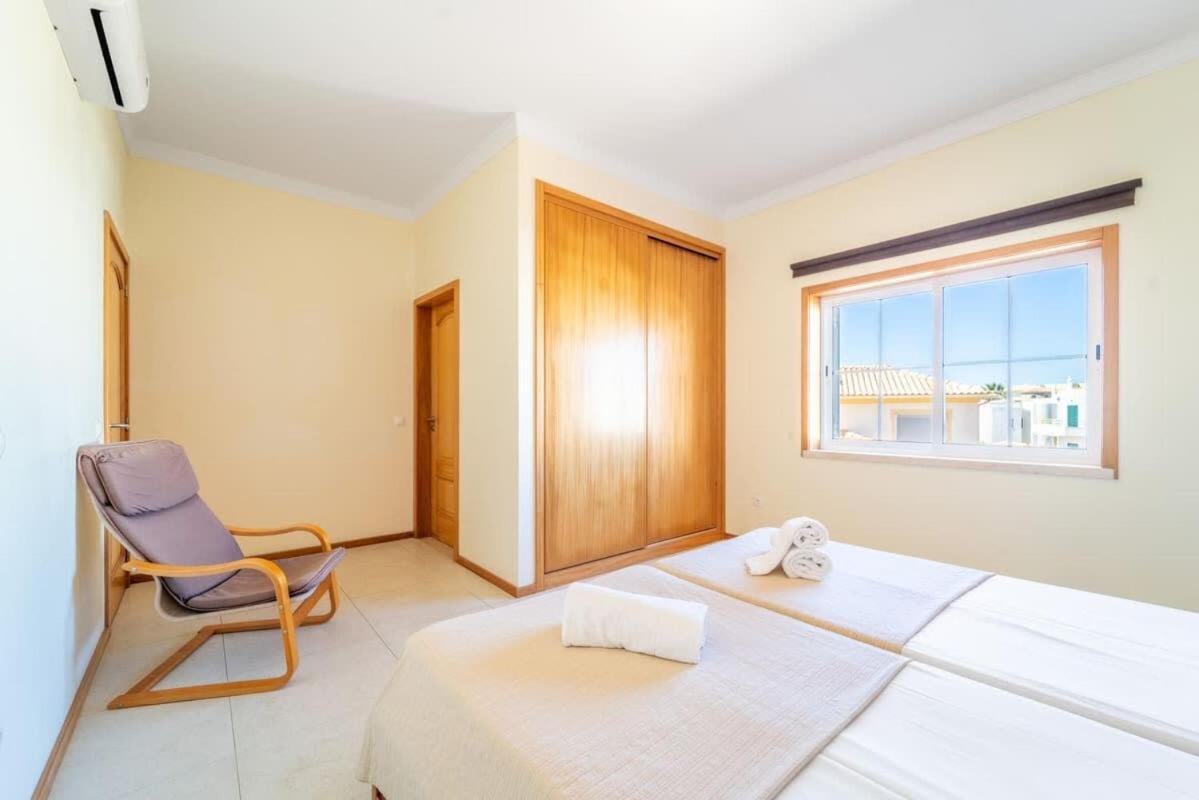 Gale Grande - Bright Airy With A Private Pool Holiday home *