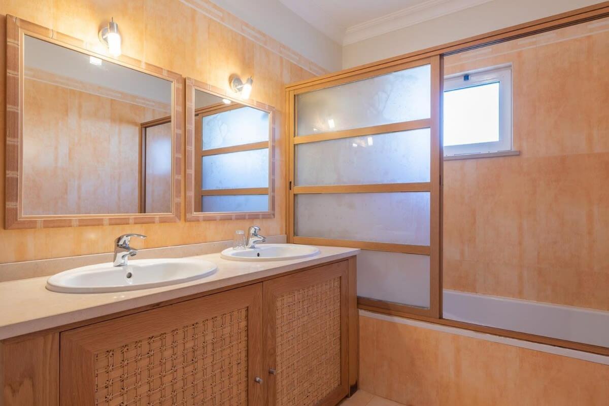 Castelo - Cosy Modern - 500m From Castelo * Albufeira