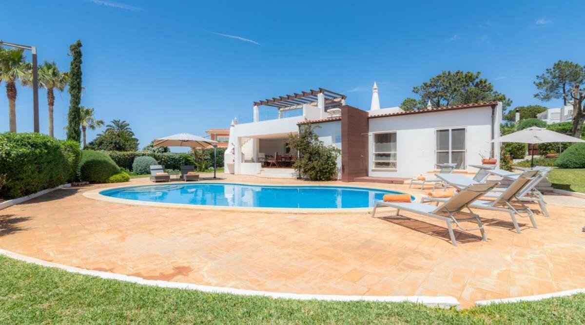Prado - Beautiful Beachfront Ferienhaus