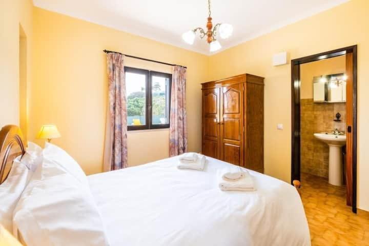 Camila - Ideal Location Ten-min Walk To Marina Holiday home