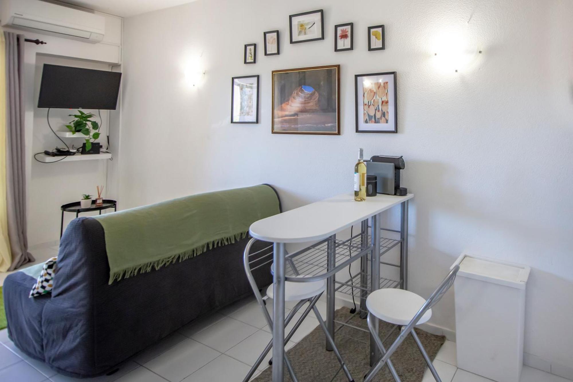 Cozy With Balcony In Albufeira
