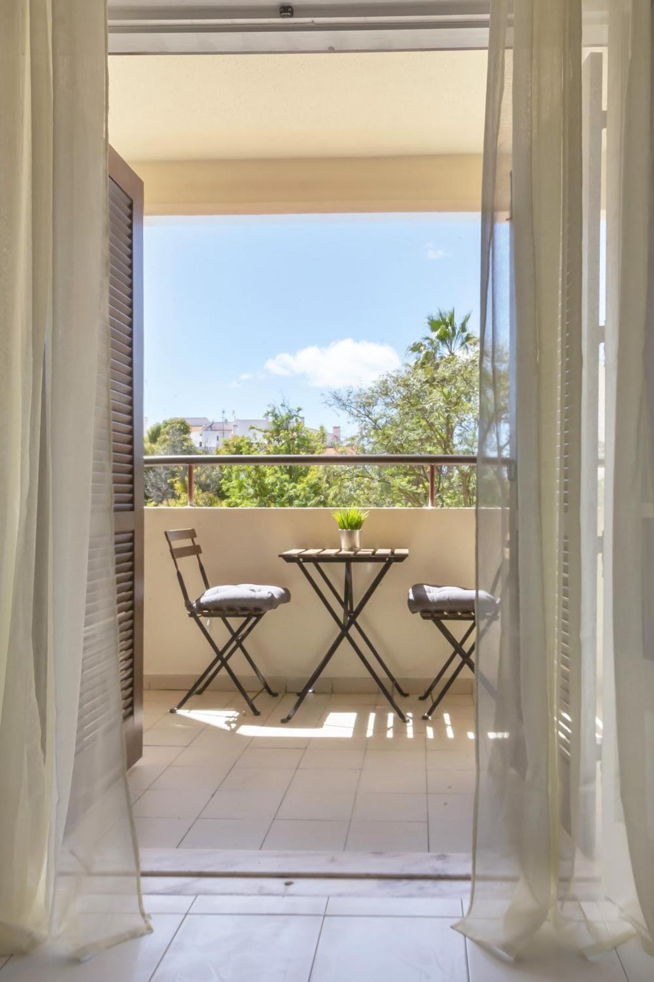 Apartment Cozy With Balcony In