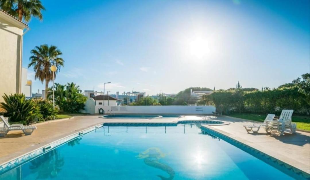 Apartment Flamingo's W/ 2 Swimming Pool *