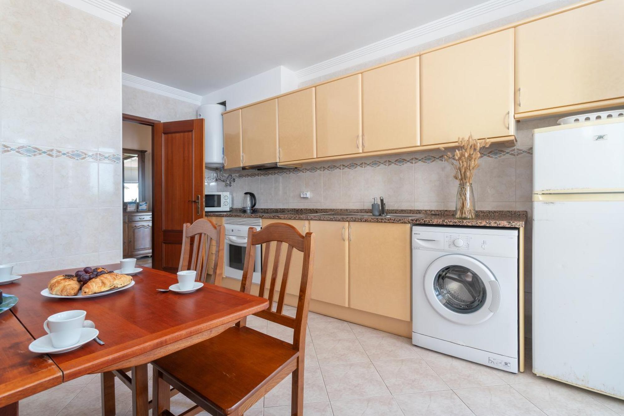 Apartment Homes Luxurious With 2 Bedrooms, Swimming Pool & Patio