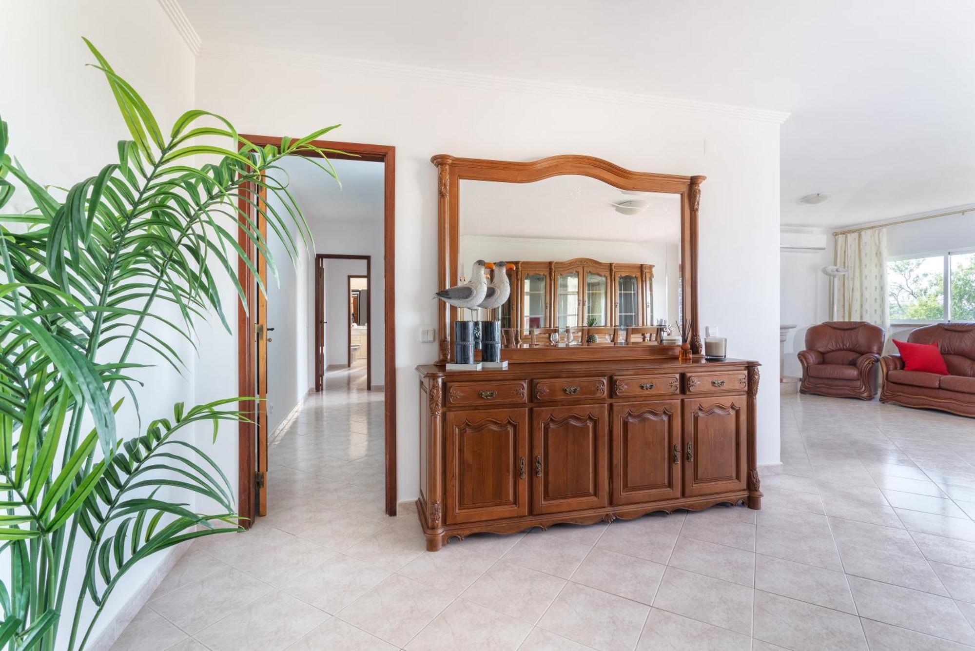 Apartment Homes Luxurious With 2 Bedrooms, Swimming Pool & Patio *