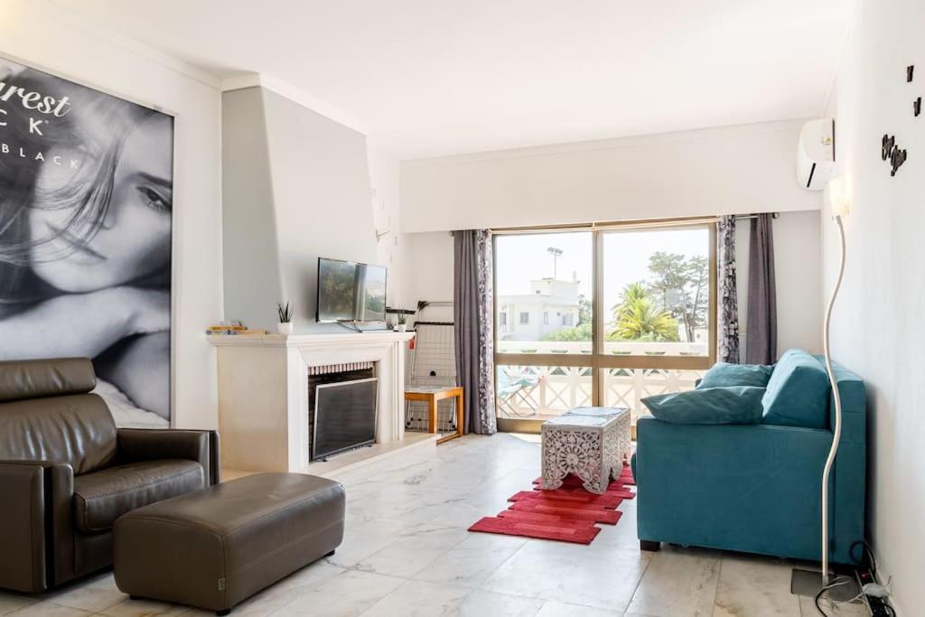 Oura White View 2 Min Walk Sea