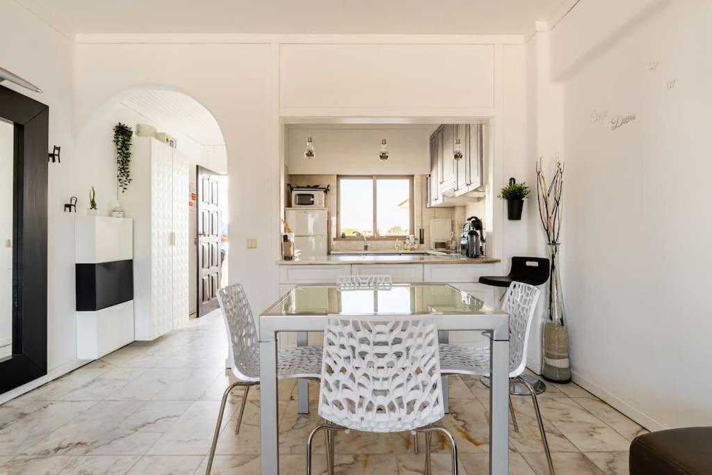 Apartment Oura White View 2 Min Walk Sea