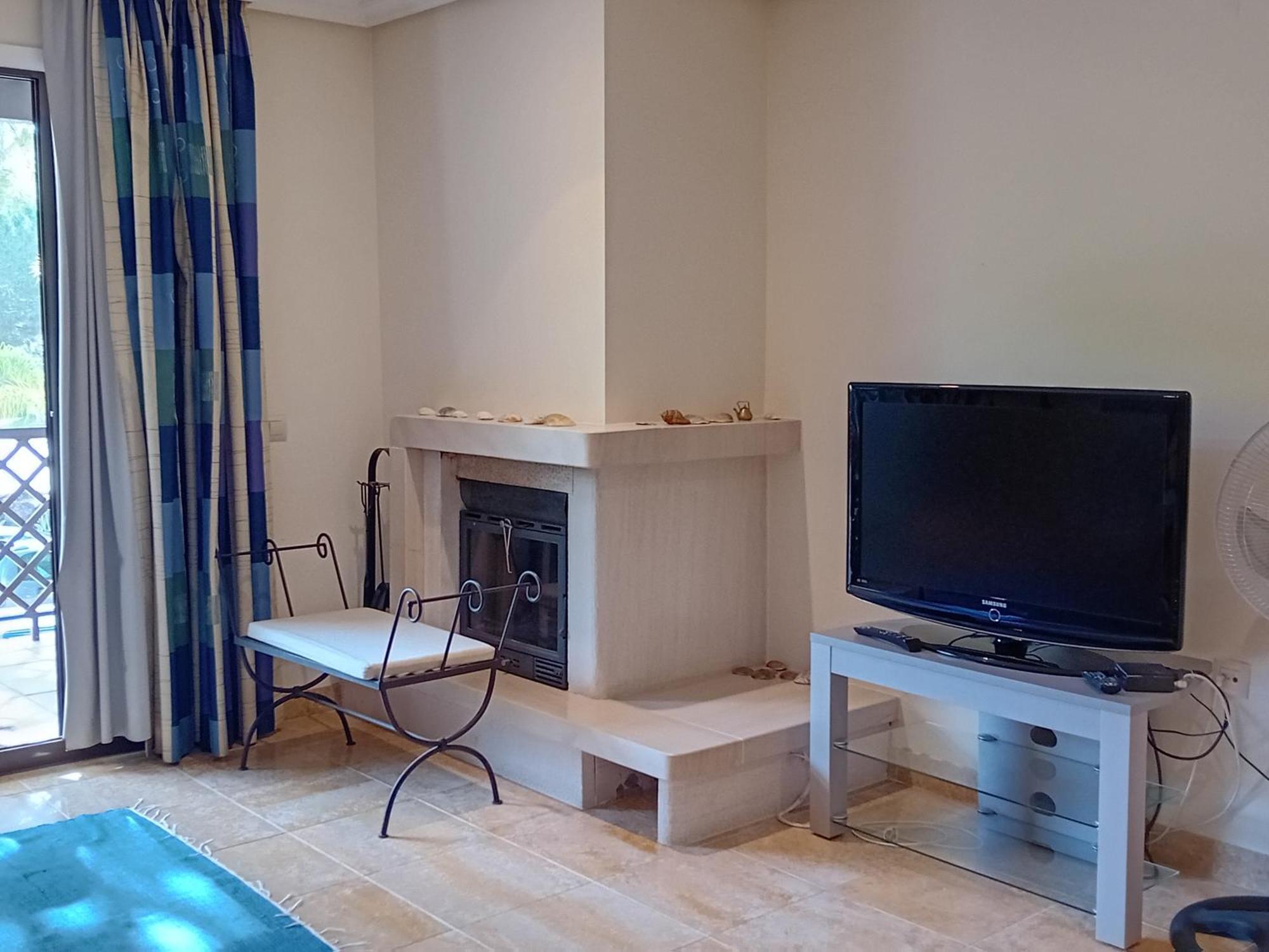 Apartment 6 B *