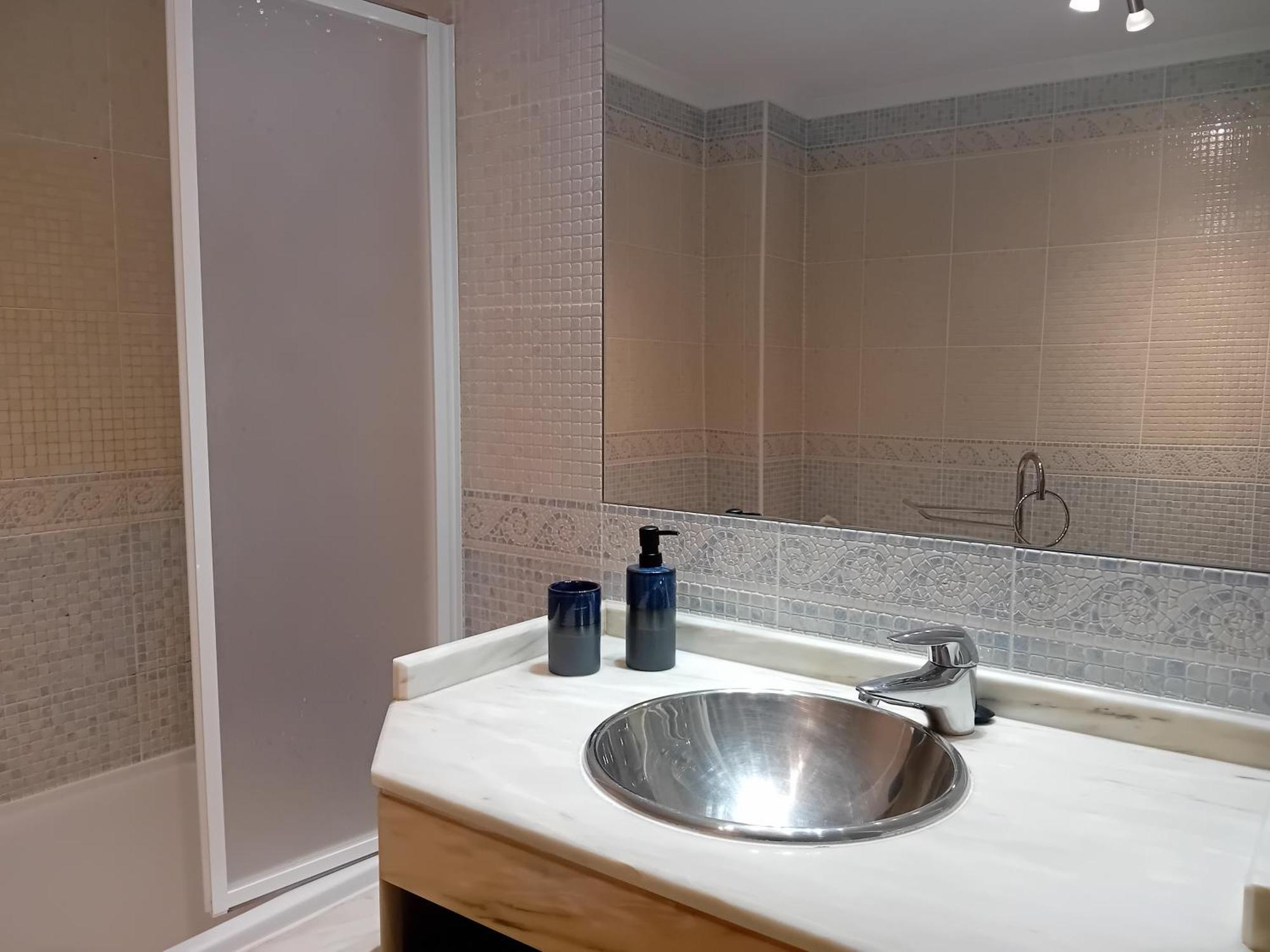 Apartment 6 B *