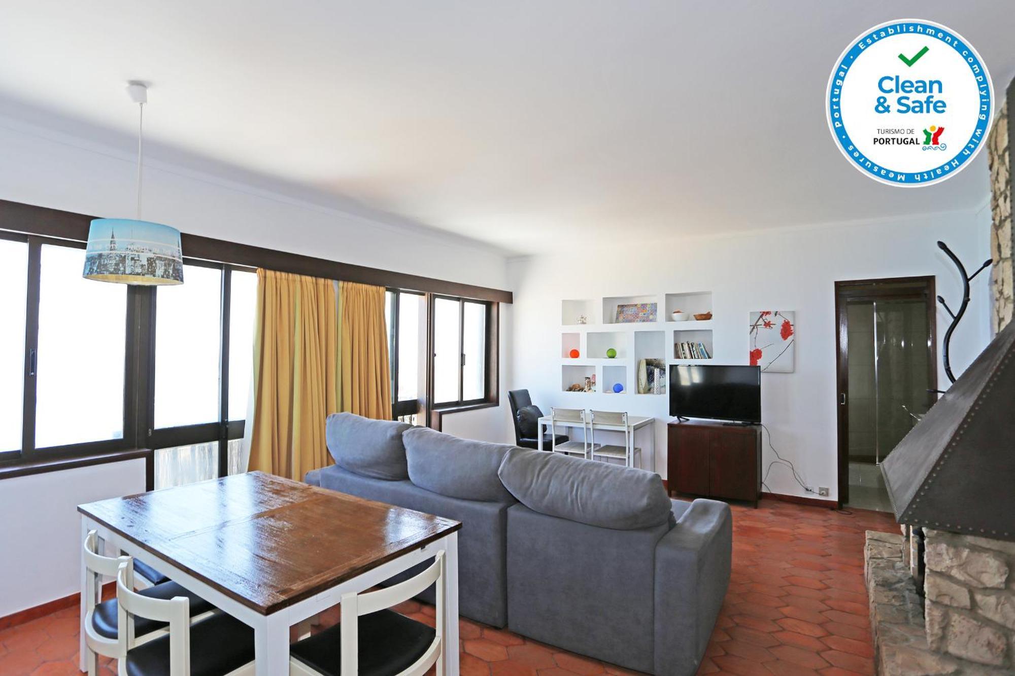 V - Seacliff Apartment