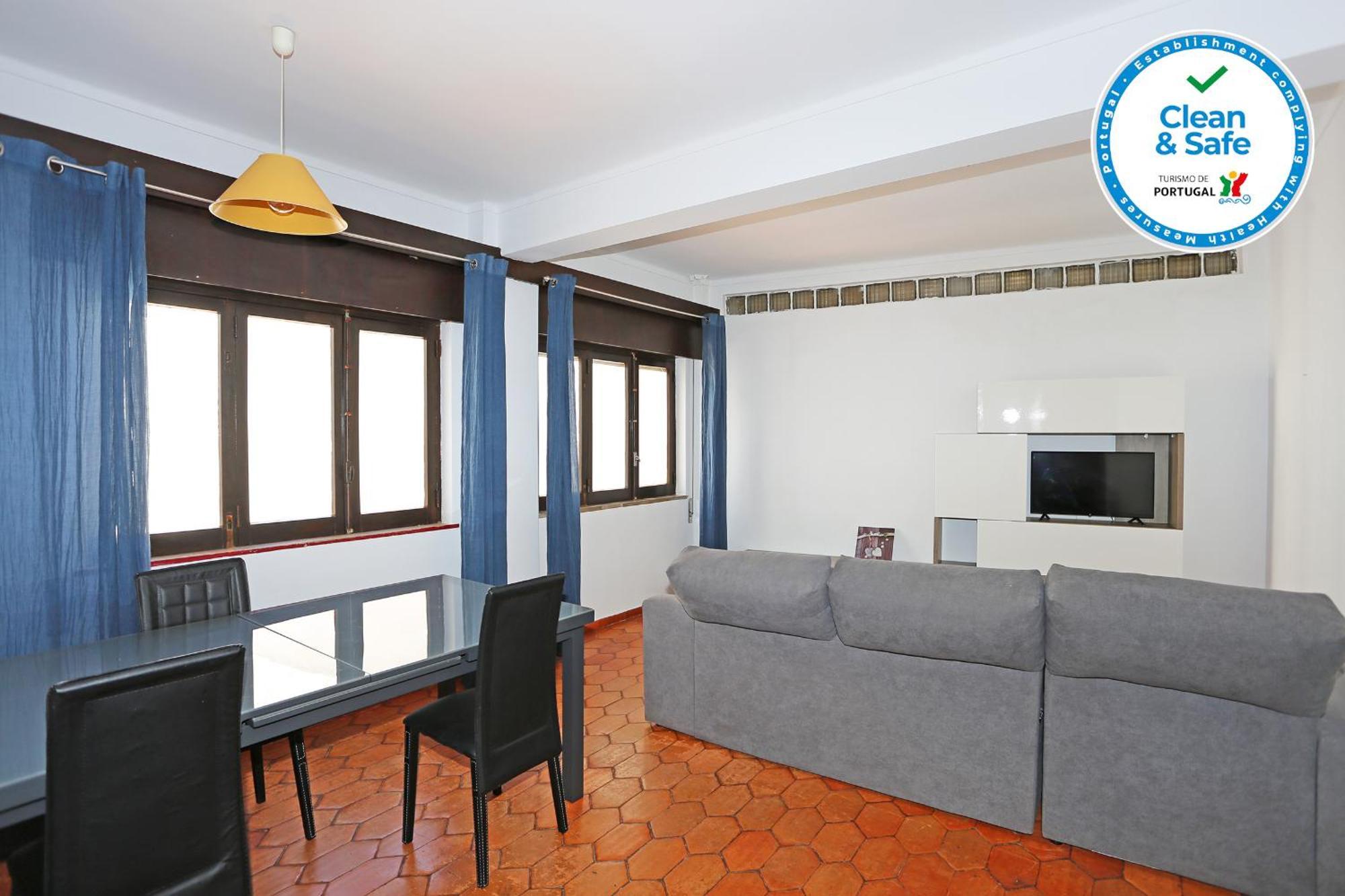 V - Seacliff Apartment