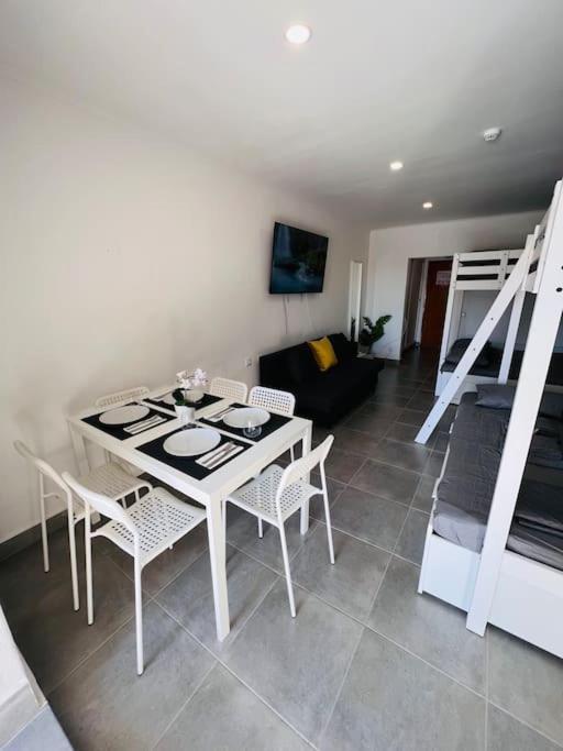 Oura Strip Studio Flat