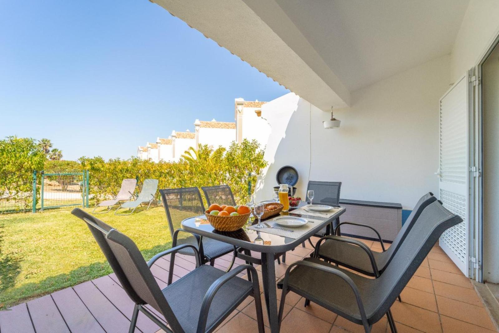Periquito 2bd Pool Fast Wifi Ac Garden Villa *