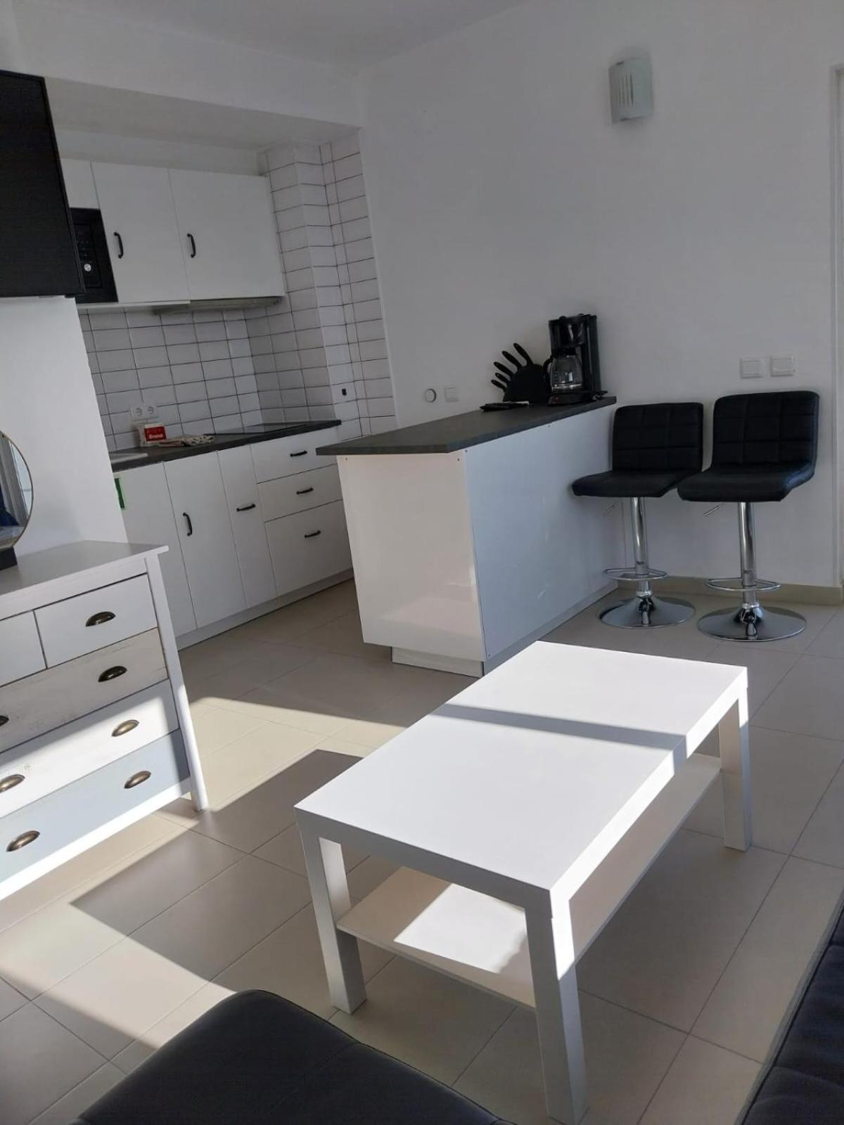 Bay View Apartment *