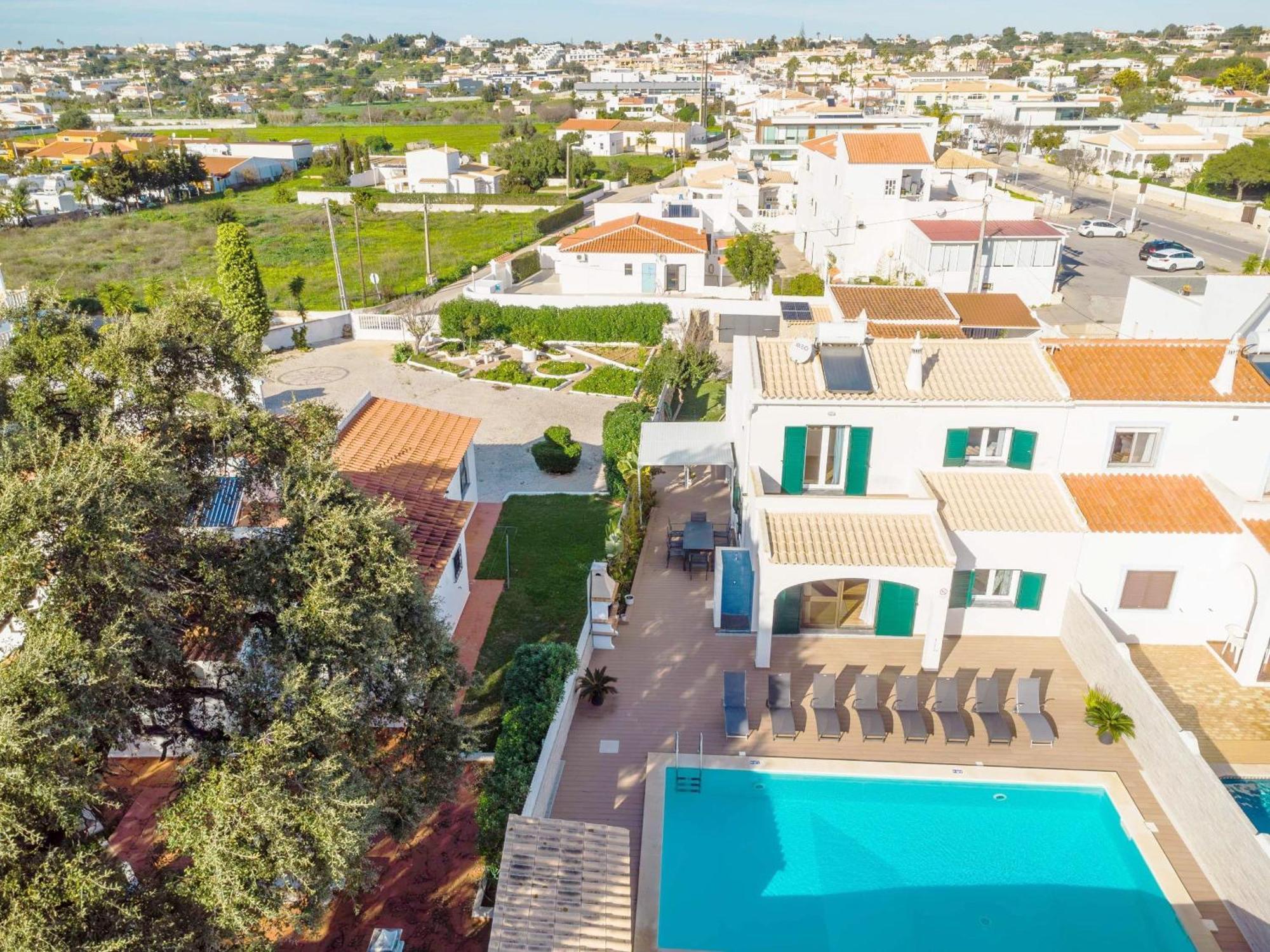 Villa Abf61 Simpatica Moradia E Piscina Em Local Sossega Albufeira