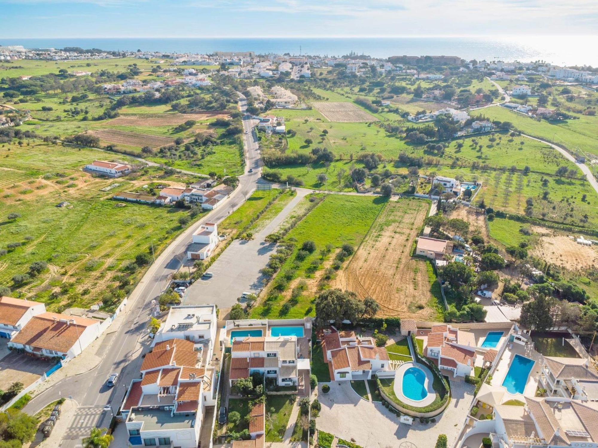 Villa Abf61 Simpatica Moradia E Piscina Em Local Sossega Albufeira